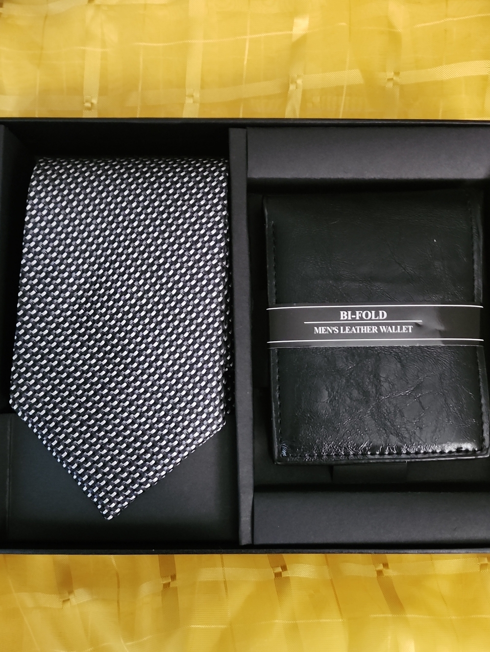 Black and Gray Patterned Tie with Black Bi-Fold Wallet Gift Set